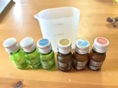 無印良品アロマオイル 空き瓶6本セット 計量カップ付きのサムネイル