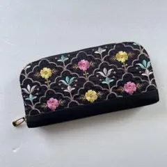 あつ　長財布ラウンドファスナー　インド刺繍いちごブーケ柄　ハンドメイド あつ様専用 長財布ラウンドファスナー インド刺繍いちごブーケ柄
