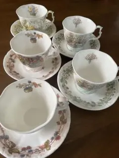 ロイヤルドルトンブランベリーヘッジ春 ティーカップ&ソーサー