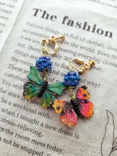 ブルー＆オレンジの蝶々とブルーベリーのイヤリング＊*ハンドメイドアクセサリー＊*