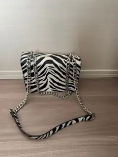Bershka ゼブラ柄ショルダーバッグ