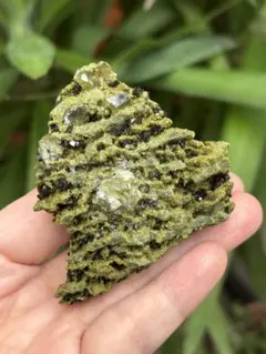 希少トルコ産　フェアリーフォレストエピドート　107g キラキラです　美しい