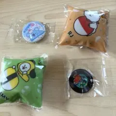ＢＴ21 クッションチャームと缶バッチ　アクリルステッカー