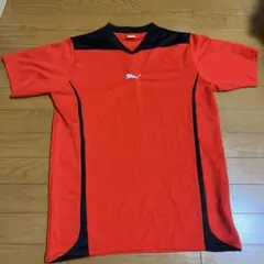 PUMA レッド Vネック 半袖Tシャツ
