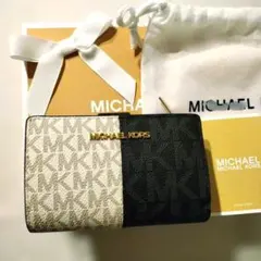 【♡美品♡】MICHAEL KORS マイケルコース 二つ折り財布 モノグラムのサムネイル