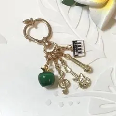 青リンゴ キーホルダー 天然石 キャッツアイ チャーム パワーストーン 金色