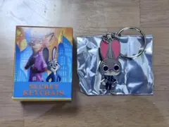 ディズニーストア シークレットキーチェーン ズートピア２ ジュディ・ホップス