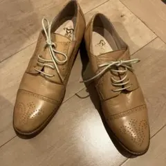 ベージュ レザー ブローグシューズ