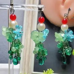 クリームソーダの花房ピアス　片耳用1個