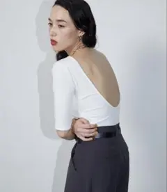 HANNE オープンバックハーフスリーブボディスーツ