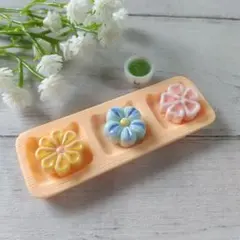ミニチュア #1558 小さな和菓子　　ねこ型トレイ(オレンジ) 湯呑み.