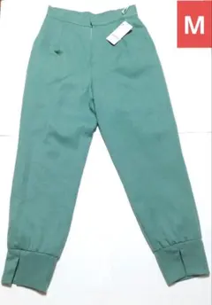 新品　ベルーナ　BELLUNA　パンツ　ズボン　グリーン　ツイル素材　M　タグ