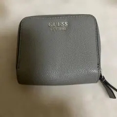 GUESS ベージュ 二つ折り財布のサムネイル