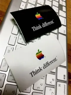 Apple "Think different"ステッカー 白黒２枚組