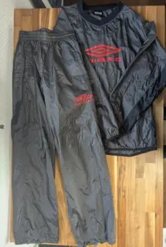 UMBRO グレー・ブラック ピステ上下