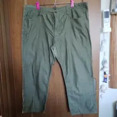 オリーブグリーン カジュアルパンツ　布はく　薄手　春夏秋用　大きなサイズ
