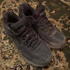 NIKE VOMERO 5 ダークグレー スニーカーのサムネイル