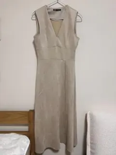 【美品】ZARA Vネックワンピース ベージュ スエード調 上品見え XSサイズ