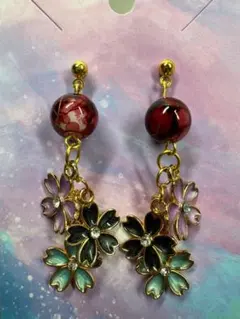 花モチーフのストーン付きイヤリング