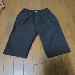 黒のハーフパンツ