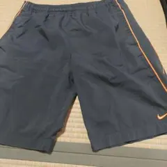 NIKE ショートパンツ グレー×オレンジのサムネイル