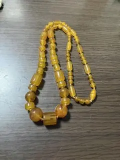 レトロ　琥珀色のロングネックレス