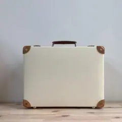 GLOBE-TROTTER グローブトロッター　アタッシュケース　ホワイトのサムネイル