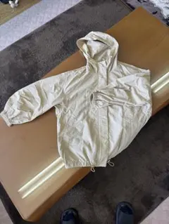 GU ベージュ マウンテンパーカー