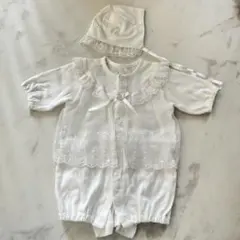 ホワイト　ベビードレス　フリル、レース装飾（帽子付き）