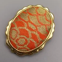 未使用保管品　優美な和柄スカーフ留め 〜金糸が織りなす華やかさ〜