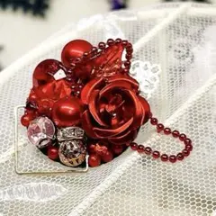 【ハンドメイド品】小さいブローチ 赤