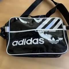adidas エナメル ショルダーバッグ ブラック