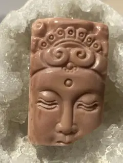 天然石アラシャンの瑪瑙の仏像の顔彫刻パーツ　貫通穴あり
