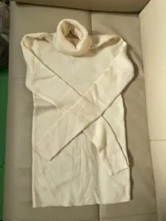 ユニクロ未使用　アイボリー タートルネック セーター　毛100% M