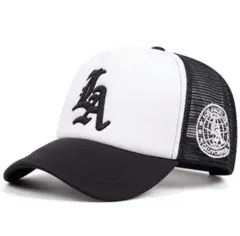 黒の刺繍ロゴメッシュキャップ