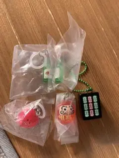 ガチャガチャ 目印アクセサリー4個セット