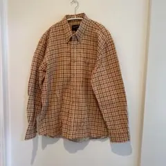 茶色と白のチェック柄長袖シャツ