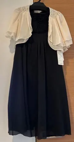ブラック×淡いベージュ　シフォンパーティードレスブラックとショールセット