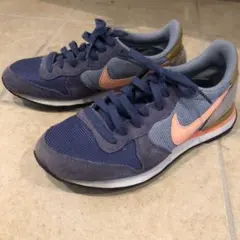 NIKE インターナショナリスト　限定カラー