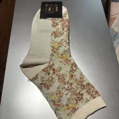 DAKS 花柄ソックス クリーム色のサムネイル