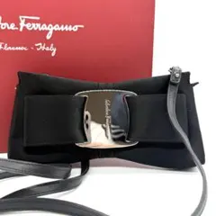 極美品● フェラガモ ショルダーバッグ ヴァラリボン 金具 サテン ブラック