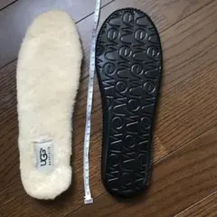 ムートン中敷き ❶UGG→ベージュ ❷EMU→ブラック26.0cm ❷E