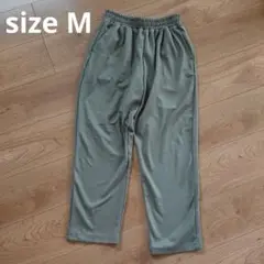 オリーブグリーン カジュアルパンツ　しまむら　低身長　タックパパンツ　緑　九分丈