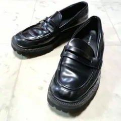 CHARLES & KEITH ジップアップ プラットフォームローファー - メルカリ