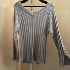 ベージュ リブ編み Vネック セーター