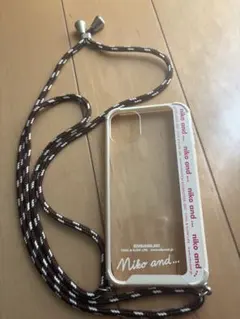 iPhone11 Niko and...クリアスマホケース　ストラップ付き