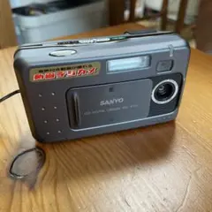 【ジャンク品】SANYO サンヨー DSC-X110 動画デジカメ 液晶縦縞のサムネイル
