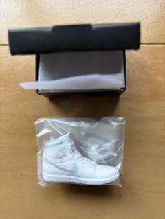 NIKE Air Jordan 1 ミニチュア ホワイト（シルバースウォッシュ）