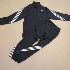 アディダス　ナイロンセットアップ