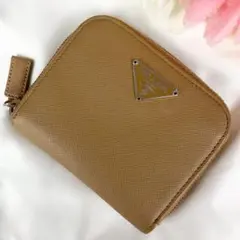 プラダ　コインケース　サフィアーノレザー　三角ロゴ　ラウンドジップ　キャメル